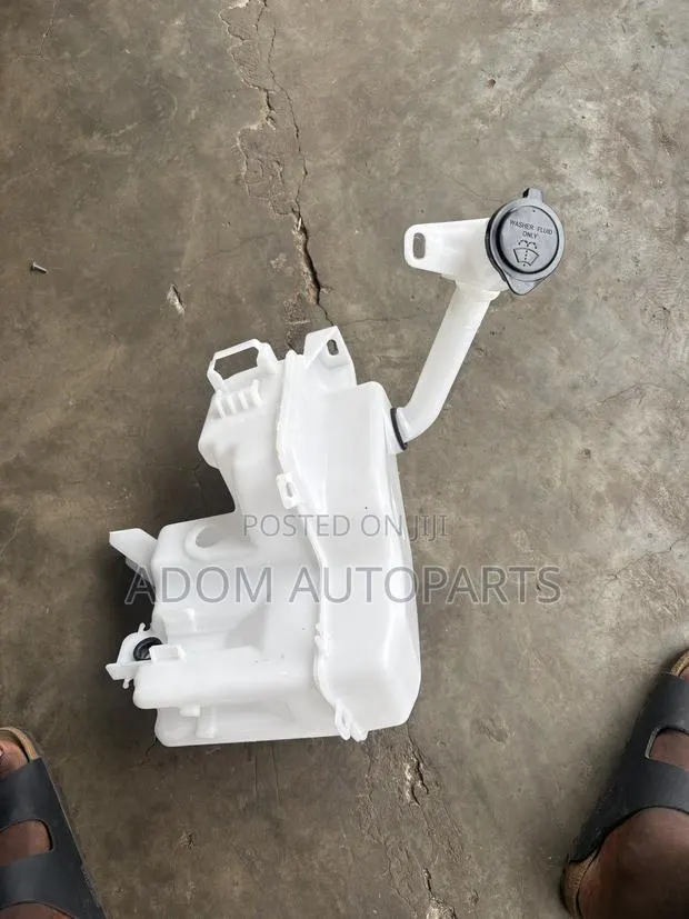 Toyota Highlander Wiper Wash Bottle Tank 2020 2021 2022 2023 2024 · Photo 1