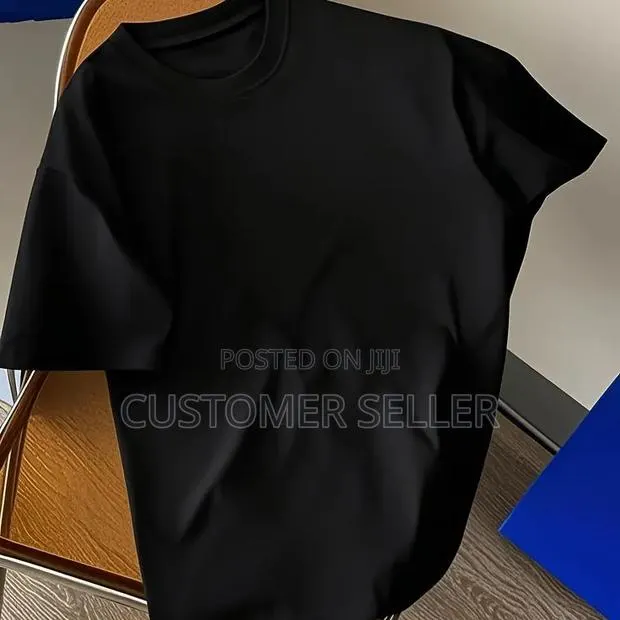 Plain T-Shirt · Photo 1