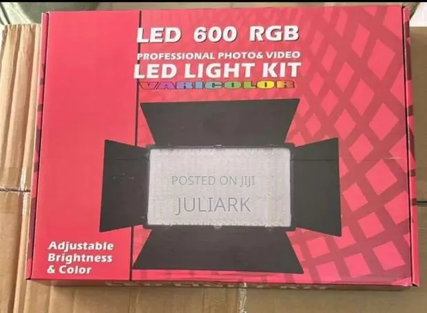 Led 600 RGB Professional Photo and Video Led Light Kit · Photo 1