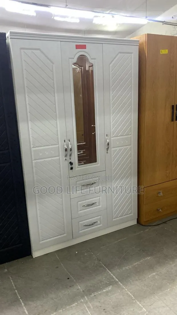 Three Door’s Wardrobe · Photo 1