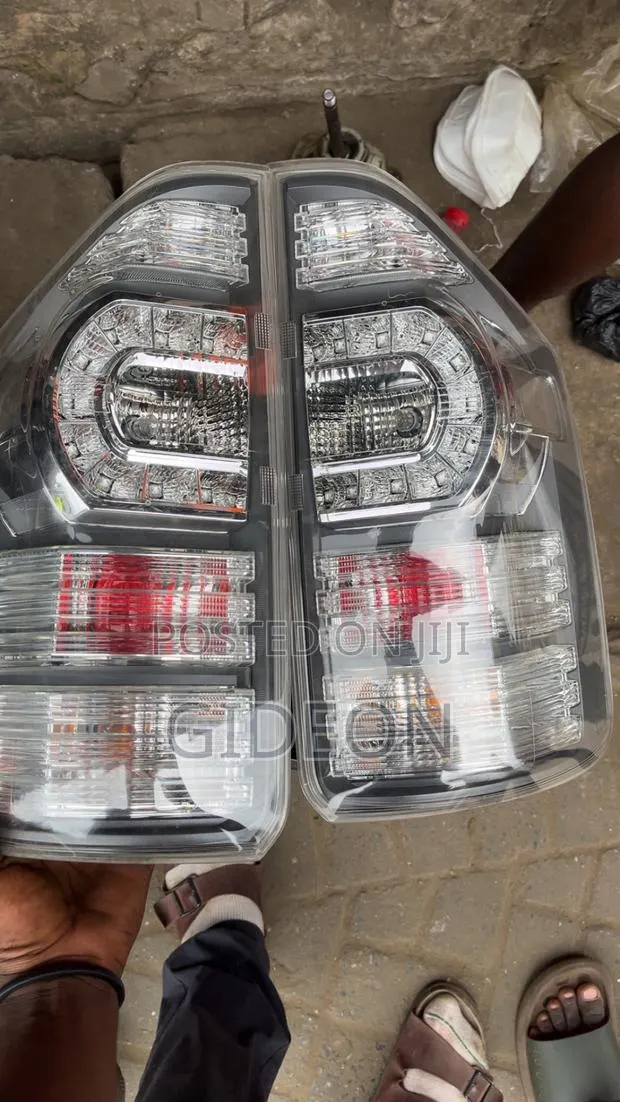 Toyota Voxy Back Lights · Photo 1