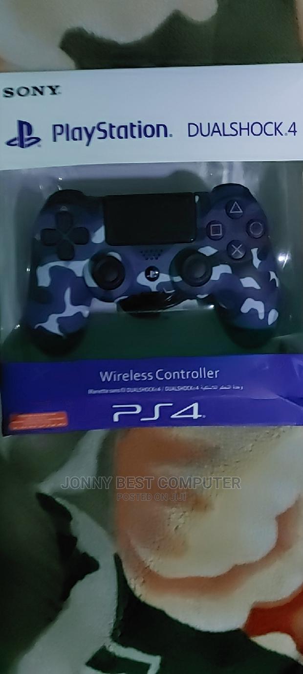 PS4 Game Controller · Photo 2