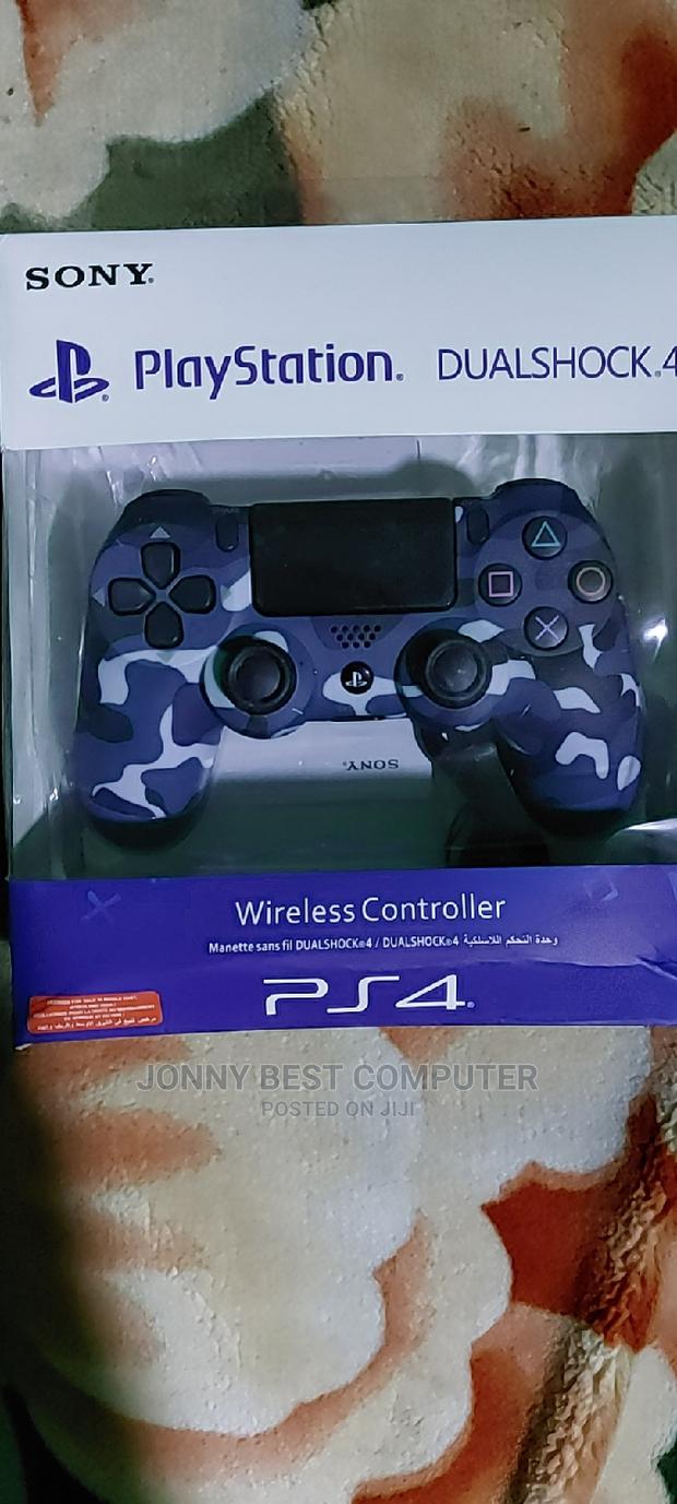 PS4 Game Controller · Photo 1