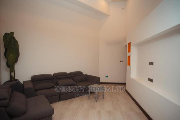 Furnished 5bdrm House in Community 25, Tema Metropolitan for Sale · Photo 3