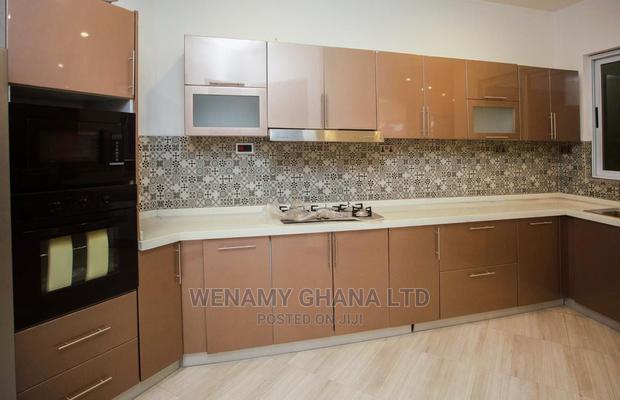 Furnished 5bdrm House in Community 25, Tema Metropolitan for Sale · Photo 2