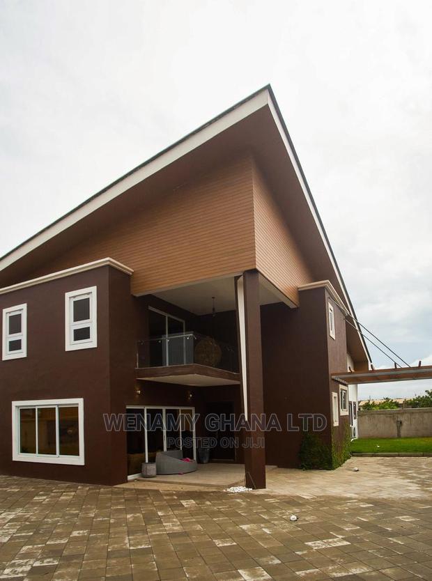 Furnished 5bdrm House in Community 25, Tema Metropolitan for Sale · Photo 1