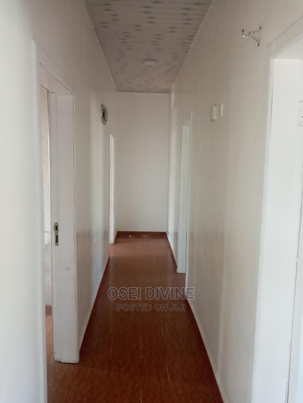 Neat 2-Bedrooms S/C Apartment Dansoman · Photo 3
