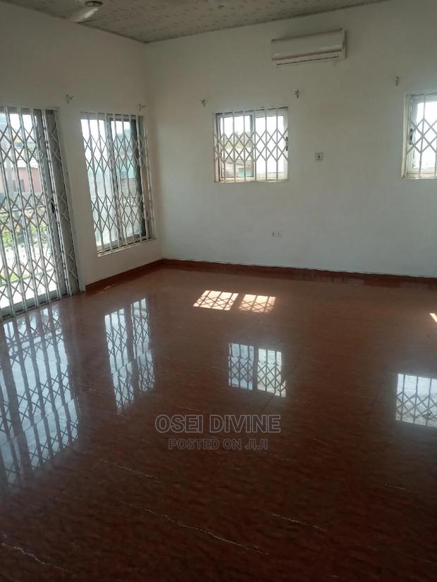 Neat 2-Bedrooms S/C Apartment Dansoman · Photo 4