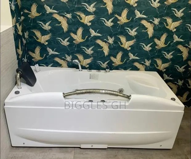 Jacuzzi Bathtub With Massager- Straight · Photo 1
