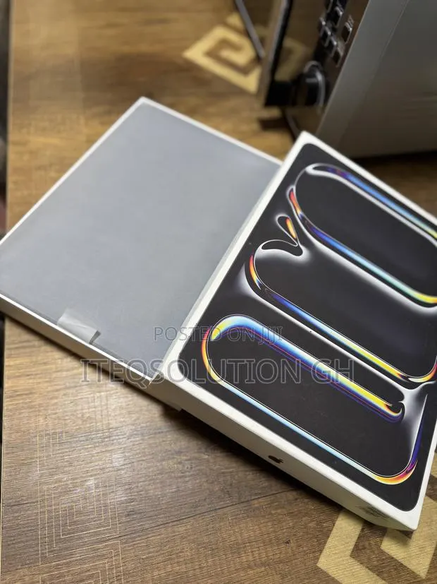 Apple iPad Pro 13 (2024) 256 GB Gray · Photo 1