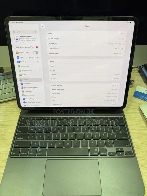 Apple iPad Pro 13 (2024) 256 GB Gray · Photo 1