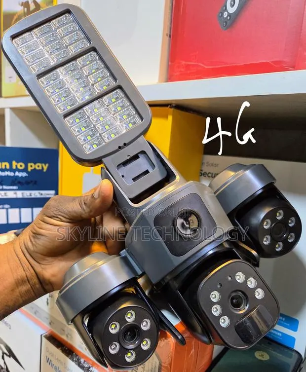 3 Lens 4g Flood Light Solar Security Camera · Photo 1
