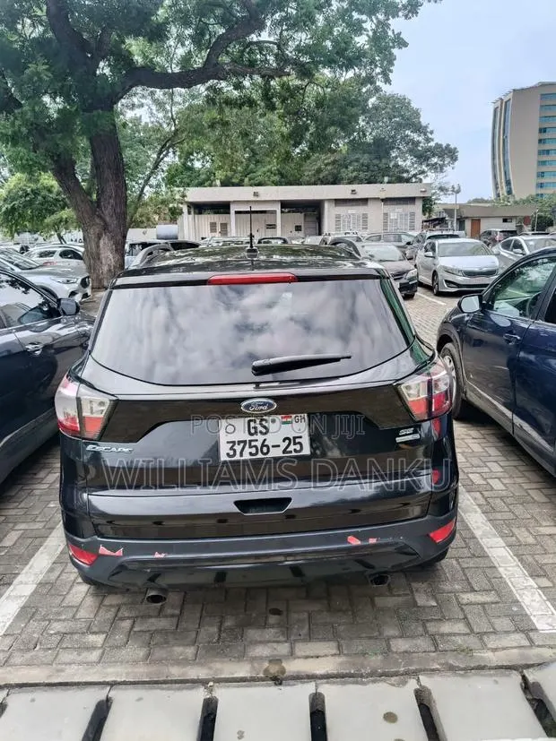 Ford Escape S FWD 2017 Black · Photo 1