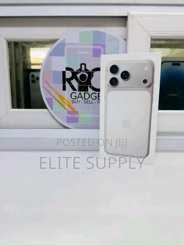 New Apple iPhone 17 Pro 256 GB White · Photo 1