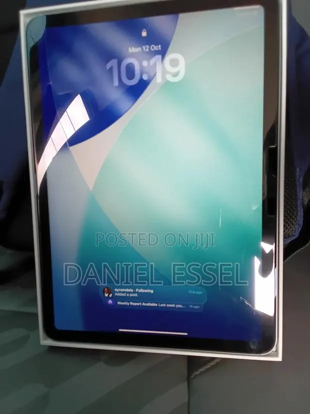 Apple iPad Air 11 (2026) 128 GB Gray · Photo 1