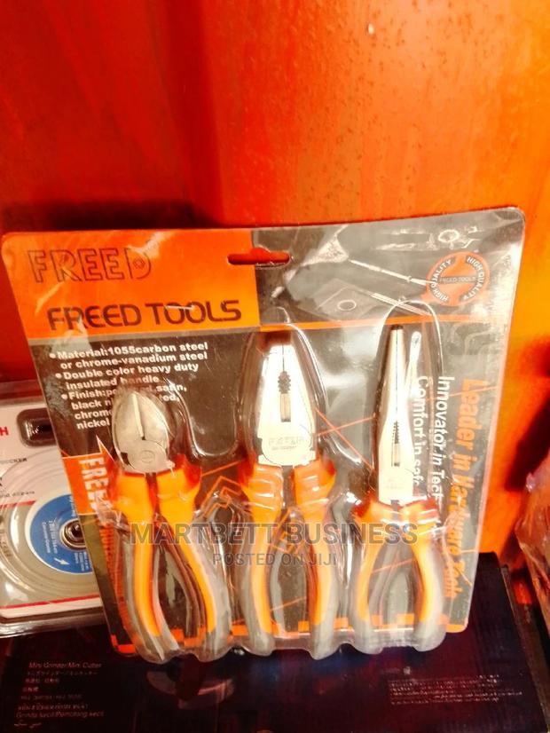 3 Set of Pliers · Photo 3