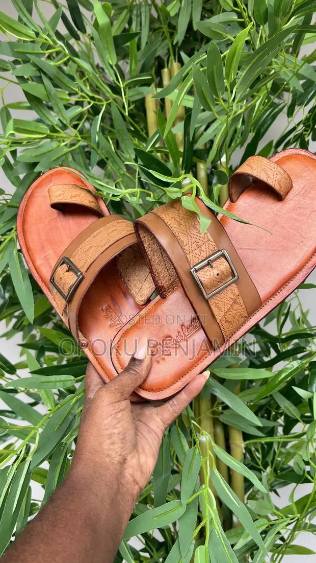 100% Pure Leather for Long-Lasting Wear · Photo 1
