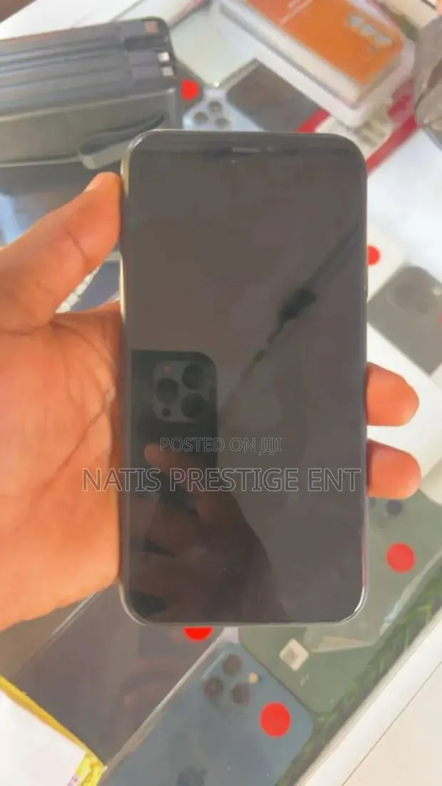 Apple iPhone XR 128 GB Black · Photo 1