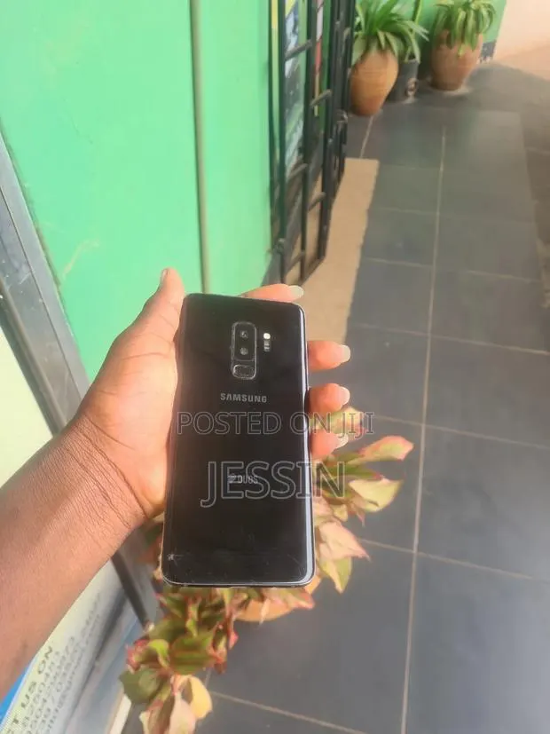 Samsung Galaxy S9 Plus 64 GB Black · Photo 1