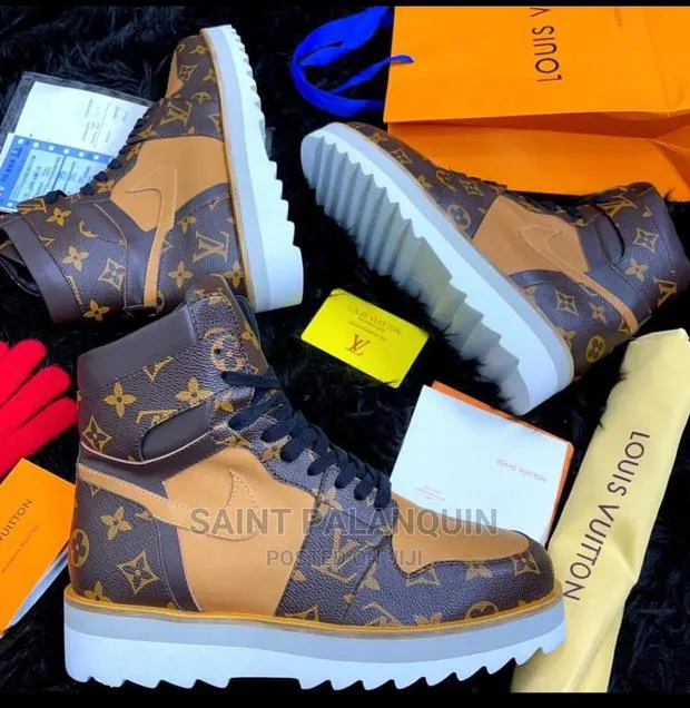 Original LV Boot · Photo 1