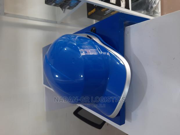 Delta Plus Safety Helmet · Photo 1
