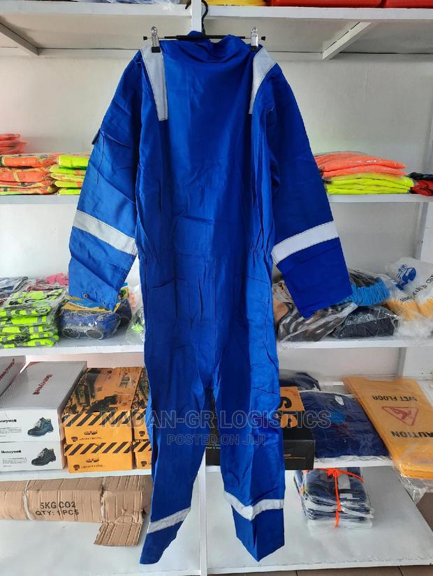 Fire Retardant Coverall · Photo 1