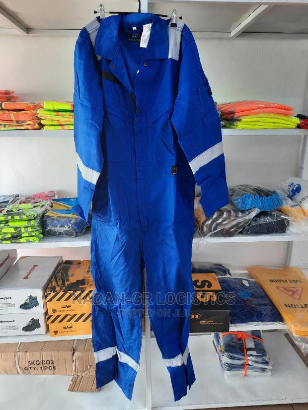 Fire Retardant Coverall · Photo 2