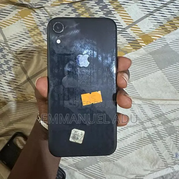 Apple iPhone XR 128 GB Black · Photo 1