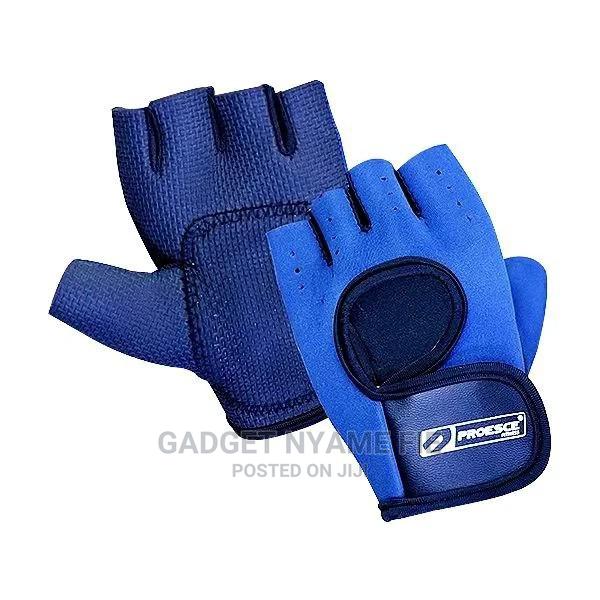 Training Gloves · Photo 1