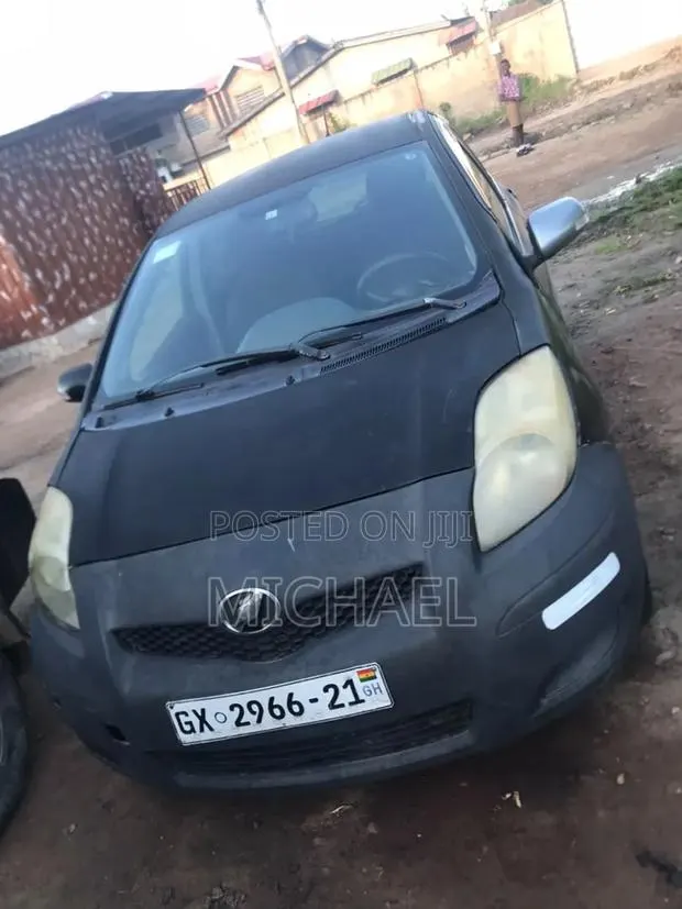 Toyota Vitz 1.3 FWD 5dr 2009 Black · Photo 1