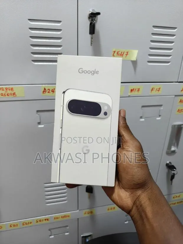 Google Pixel 9 Pro XL 128 GB Gold · Photo 1