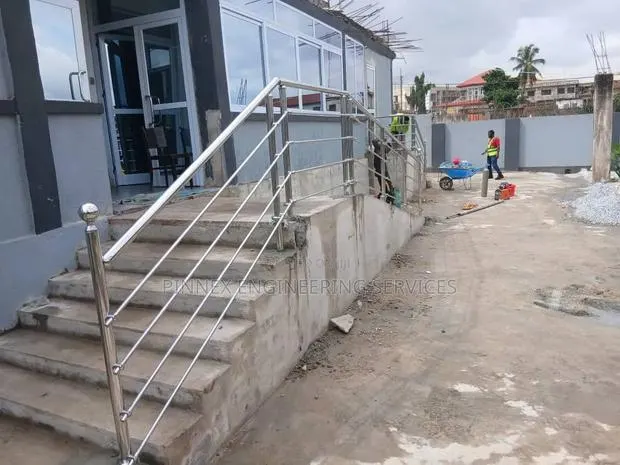 Durable and Quality Stainless Steel · Photo 1