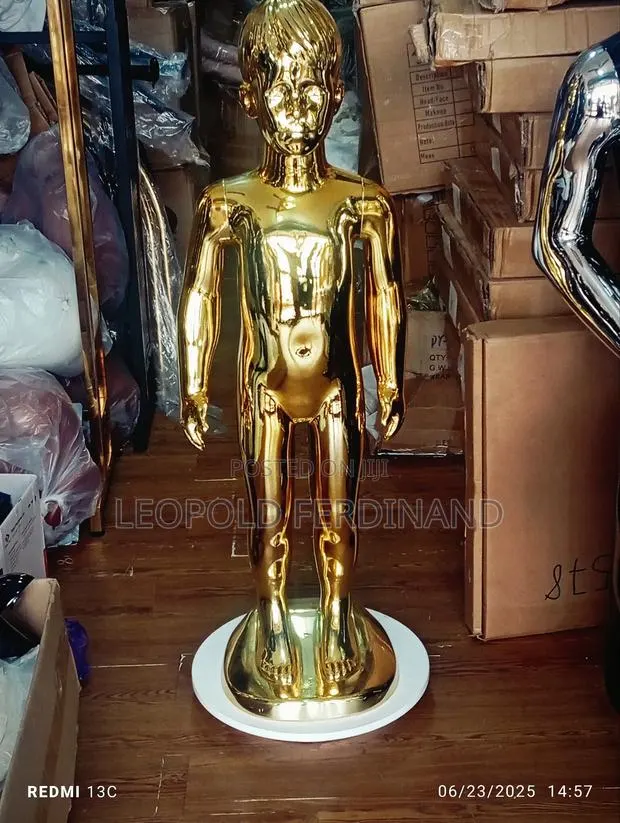 Kids Gold Dummy · Photo 1