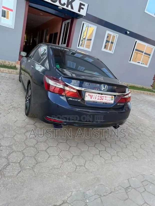 Honda Accord 2017 · Photo 1