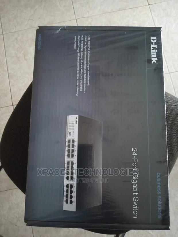 DLink 24-Port Gigabit Unmanaged Desktop Switch - DGS1024d · Photo 1