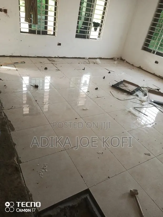 Tiles Workers Decorative · Photo 1