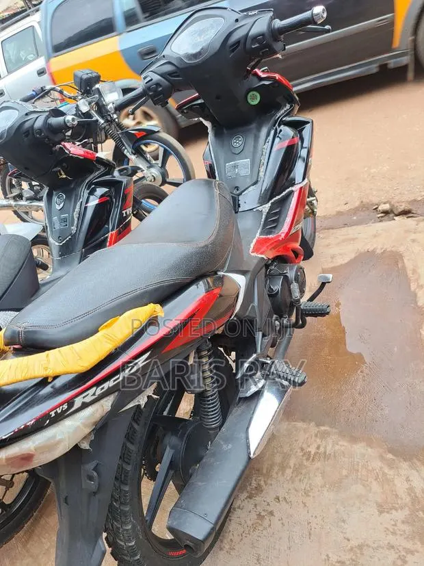 TVS Rockz 125 2025 Red · Photo 1