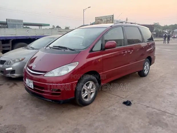 Toyota Coaster 2012 Red · Photo 1