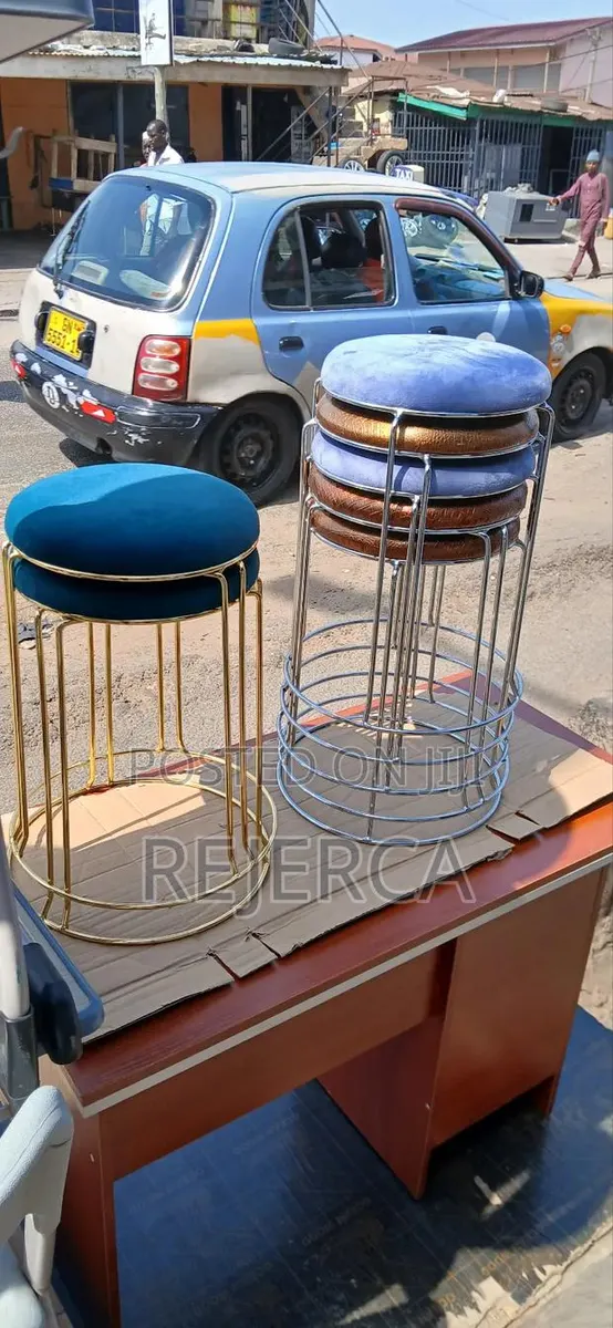 Affordable Round Chair · Photo 1