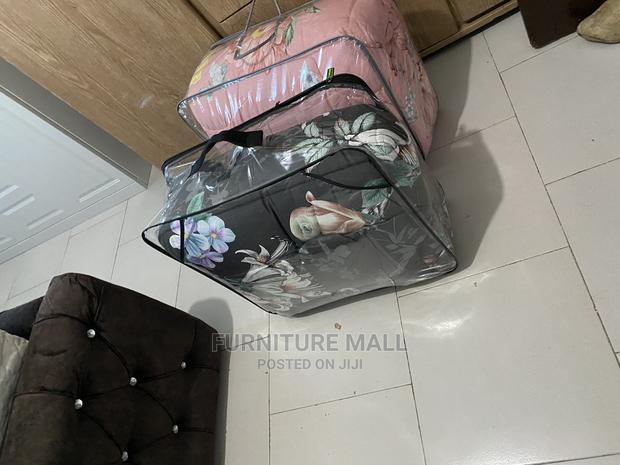 Wholesale Kingsize Bed Sheet, Heavy Duvet and 4 Pillow Case · Photo 1