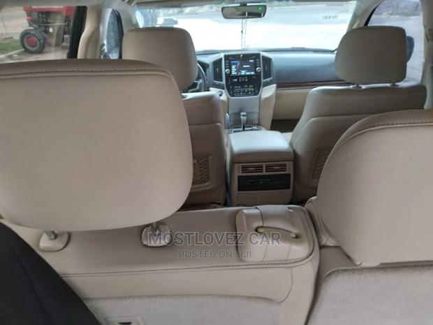 Car Rental Landcruisers for Business Trip and Conference · Photo 2