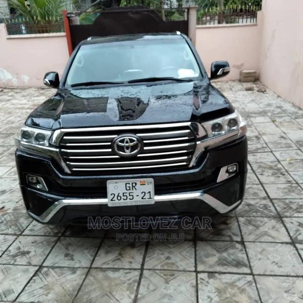 Car Rental Landcruisers for Business Trip and Conference · Photo 1