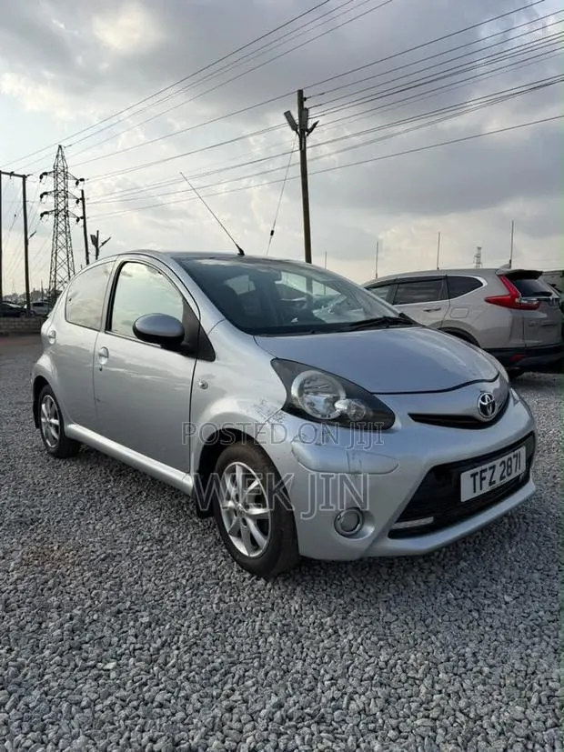 Toyota Aygo 1.0 5-Door 2012 · Photo 1