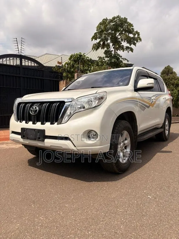 Toyota Land Cruiser Prado 2017 White · Photo 1