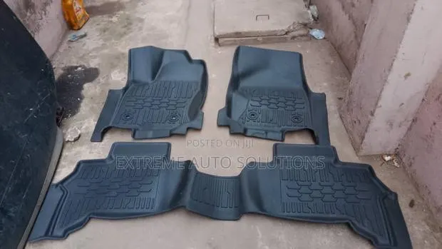Toyota Tacoma 2017 Floor Mat · Photo 1