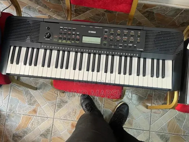 Yamaha PSR- E283 Keyboard · Photo 1