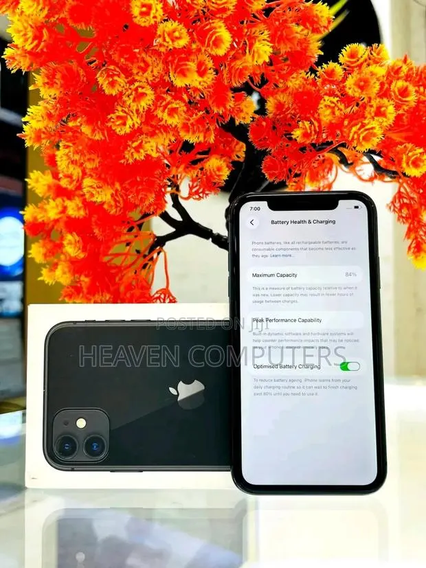 New Apple iPhone 11 128 GB Black · Photo 1