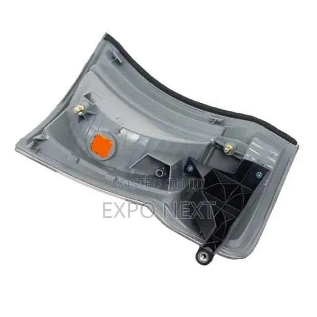 NISSAN Caravan Urvan E25 2005 - 2012 Head Lights · Photo 1