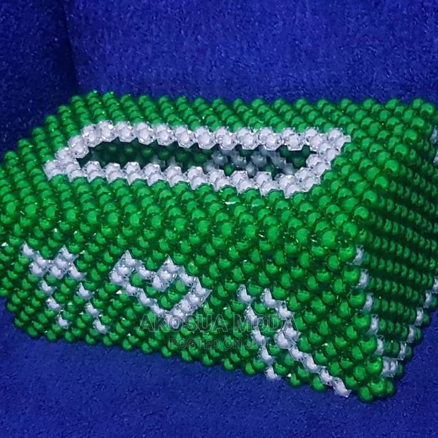 Beaded Tissuebox · Photo 2