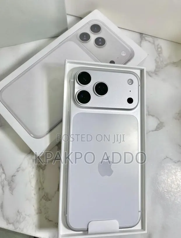 Apple iPhone 17 Pro Max 256 GB Silver · Photo 1